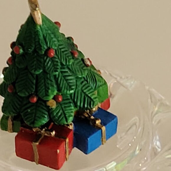 Waterford Mini Egg with Tree & Gifts - Picture 5 of 9